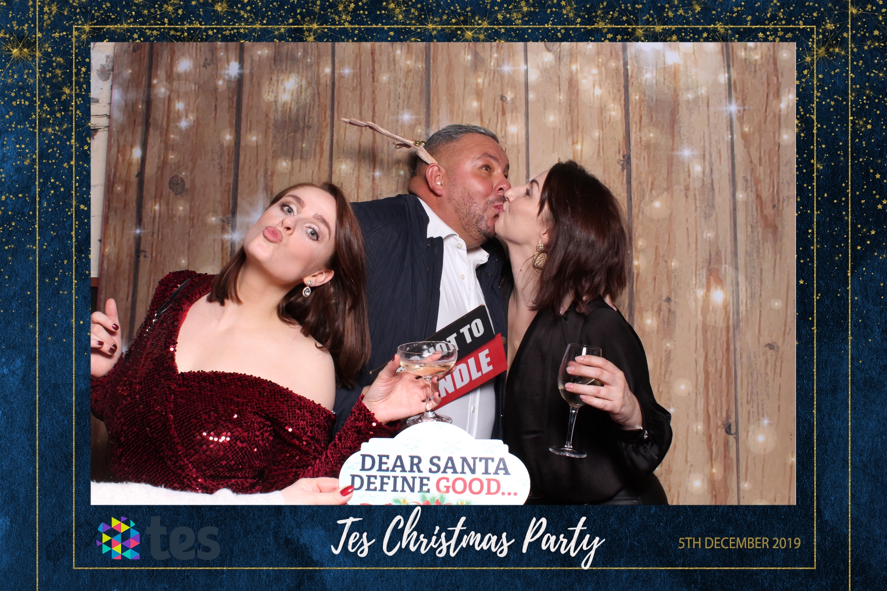 Tes Christmas party  | View more photos from the event at gallery.magicimages.uk/u/MagicImages/Tes-Christmas-party